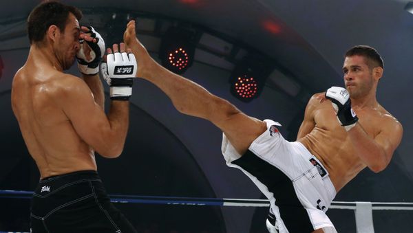 From left: Alexei Kunchenko (Russia) and Ron Kessler (US) during a 77kg match at the VI international combat sambo championship, PLOTFORMA S-70, in Sochi - Sputnik International
