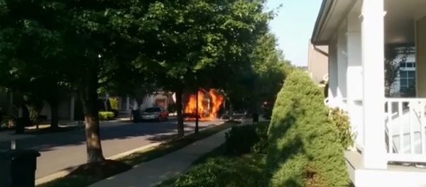 Trash Truck Burns in Maryland Neighborhood Trash Truck Burns in Maryland Neighborhood - Sputnik International