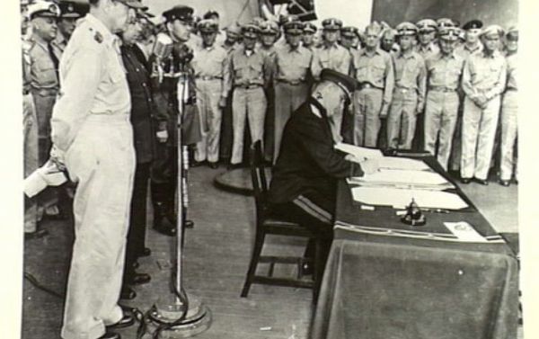 Lieutenant-General Derevyanko representing Union of Soviet Socialist Republics signs the instrument of surrender. Lieutenant-General Derevyanko representing Union of Soviet Socialist Republics signs the instrument of surrender. - Sputnik International