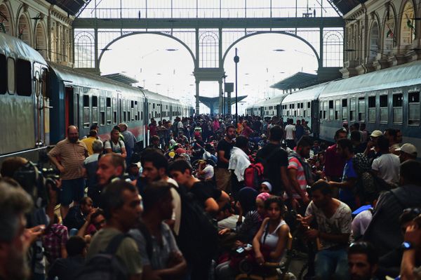 Migrants and refugees crowd the platforms at the Keleti (eastern) railway station in Budapest on September 1, 2015. Migrants and refugees crowd the platforms at the Keleti (eastern) railway station in Budapest on September 1, 2015. - Sputnik International
