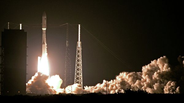 A United Launch Alliance Atlas V rocket lifts off from Complex 41 at the Cape Canaveral Air Force Station, Wednesday, Sept. 2, 2015, in Cape Canaveral, Fla. - Sputnik International