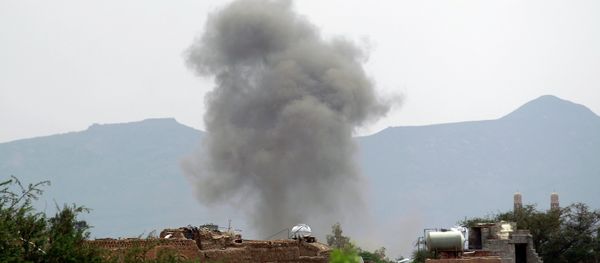 Smoke billows from the military college in the Yemeni capital, Sanaa, during a Saudi-led coalition air strike on September 2, 2015. Smoke billows from the military college in the Yemeni capital, Sanaa, during a Saudi-led coalition air strike on September 2, 2015. - Sputnik International