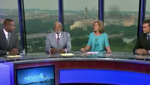 Fire Alarm Doesn't Stop Newscast - Sputnik International