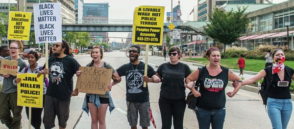 Protesters block traffic on Pratt Street as protests moved into the street on the first day of pretrial motions for six police officers charged in connection with the death of Freddie Gray in Baltimore, Maryland September 2, 2015 - Sputnik International