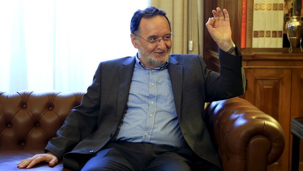 Popular Unity far-left leader Panagiotis Lafazanis gestures during a meeting with Greek President Prokopis Pavlopoulos (unseen) at the Presidential Palace in Athens, Greece August 27, 2015 - Sputnik International