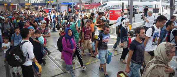Migrants arrive to the main railway station in Munich, Germany, September 1, 2015 - Sputnik International