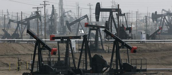 Pumpjacks operate at the Kern River Oil Field Bakersfield, Calif Pumpjacks operate at the Kern River Oil Field Bakersfield, Calif - Sputnik International