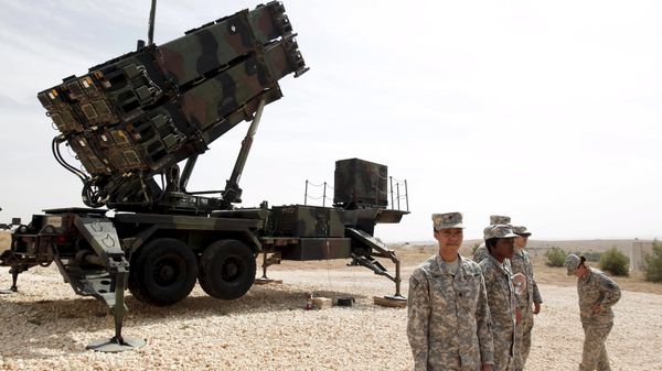 U.S. soldiers stand beside a U.S. Patriot missile system at a Turkish military base in Gaziantep, southeastern Turkey, in this October 10, 2014 file photo - Sputnik International