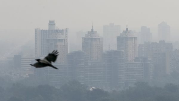 Buildings are seen amid a layer of smoke in Kiev, Ukraine, September 3, 2015 - Sputnik International