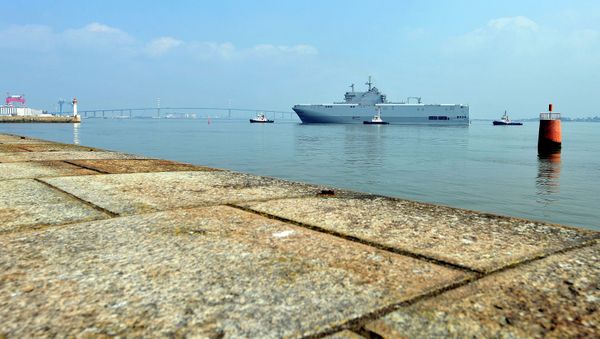 The Sevastopol mistral warship is on its way for its first sea trials, on March 16, 2015 off Saint-Nazaire - Sputnik International