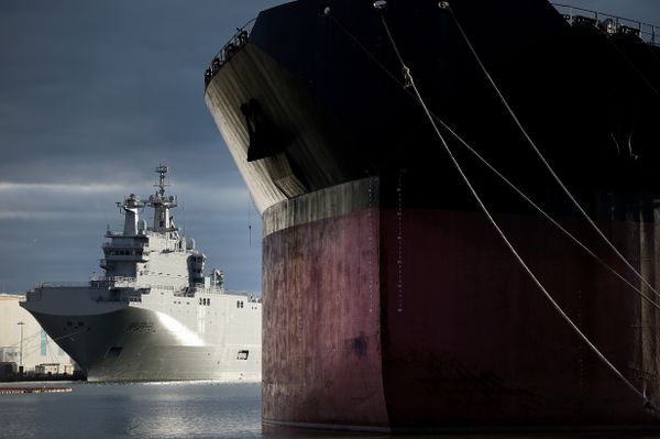 A picture shows the Vladivostok warship, a Mistral-class LHD amphibious vessel ordered by Russia from STX France in Saint-Nazaire, western France, on December 20, 2014 - Sputnik International