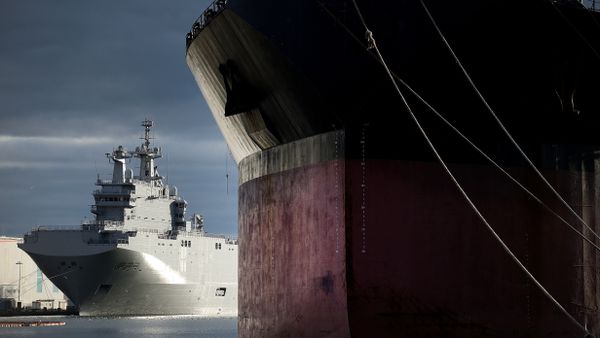 A picture shows the Vladivostok warship, a Mistral-class LHD amphibious vessel ordered by Russia from STX France in Saint-Nazaire, western France, on December 20, 2014 - Sputnik International