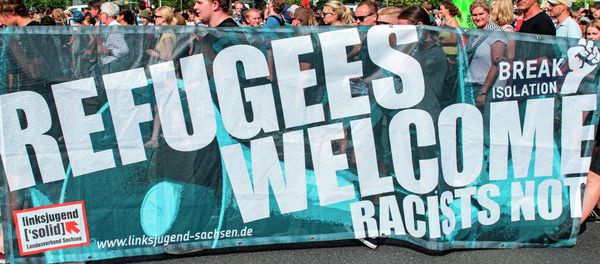 Protesters demonstrate with a banner 'Refugees welcome!' in Dresden, eastern Germany, Saturday, Aug. 29, 2015. A refugee shelter was attacked by far-right protesters in Heidenau near Dresden over the last weekend. Protesters demonstrate with a banner 'Refugees welcome!' in Dresden, eastern Germany, Saturday, Aug. 29, 2015. A refugee shelter was attacked by far-right protesters in Heidenau near Dresden over the last weekend. - Sputnik International