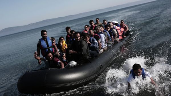 Refugees coming from Turkey land on the shores of the Greek island Lesbos in an inflatable boat on September 4, 2015 Refugees coming from Turkey land on the shores of the Greek island Lesbos in an inflatable boat on September 4, 2015 - Sputnik International