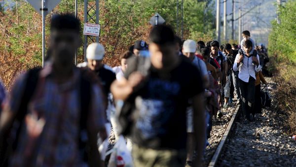 Migrants cross into Macedonia near Gevgelijia, from Greece's border with Macedonia, August 23, 2015 Migrants cross into Macedonia near Gevgelijia, from Greece's border with Macedonia, August 23, 2015 - Sputnik International