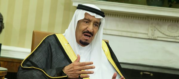 Saudi Arabia is nervous as its mountain of oil money is quickly vanishing. - Sputnik International
