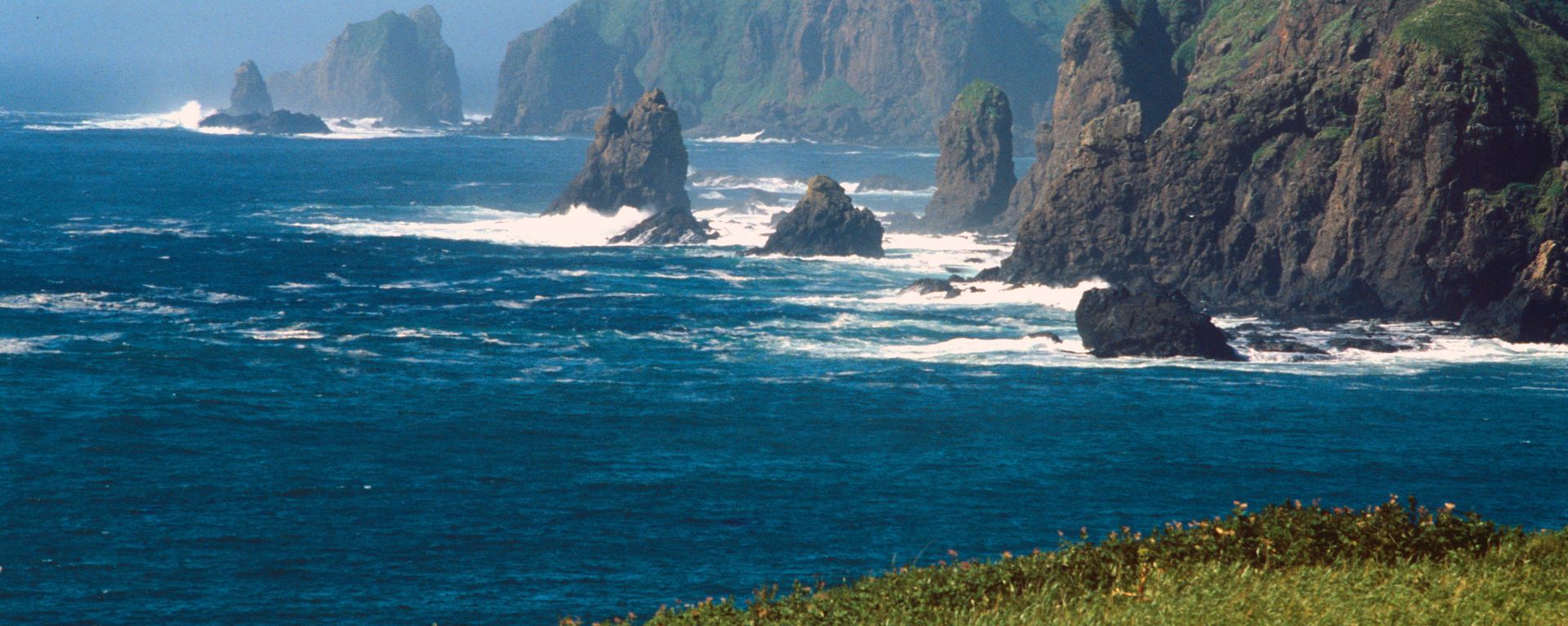 Rocks off Shikotan Island, aka Spanberg or Sikotan, in the Kurils - Sputnik International, 1920, 26.07.2021