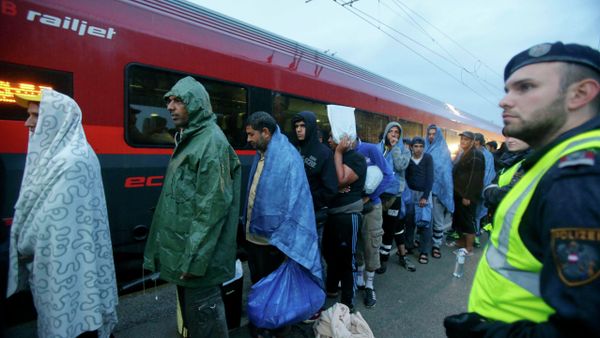 Migrants board a train to Germany at the Austrian train station of Nickelsdorf, September 5, 2015 Migrants board a train to Germany at the Austrian train station of Nickelsdorf, September 5, 2015 - Sputnik International