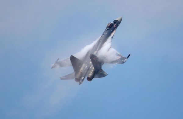 A Sukhoi Su-35 jetfigther performs its demonstration flight during the 50th Paris Air Show at Le Bourget airport, north of Paris, Thursday, June 20, 2013 A Sukhoi Su-35 jetfigther performs its demonstration flight during the 50th Paris Air Show at Le Bourget airport, north of Paris, Thursday, June 20, 2013 - Sputnik International