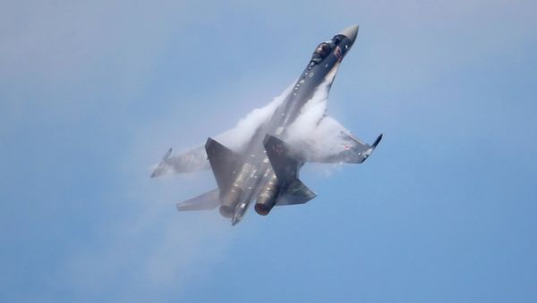 A Sukhoi Su-35 jetfigther performs its demonstration flight during the 50th Paris Air Show at Le Bourget airport, north of Paris, Thursday, June 20, 2013 - Sputnik International