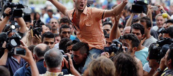 Migrants gather and shout slogans outside the railway station in Budapest, Hungary, Thursday, Sept. 3, 2015 Migrants gather and shout slogans outside the railway station in Budapest, Hungary, Thursday, Sept. 3, 2015 - Sputnik International
