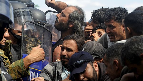 Migrants are blocked by Macedonian special police forces as they try to cross Greece's border into Macedonia, near the village of Idomeni, Greece, August 22, 2015 Migrants are blocked by Macedonian special police forces as they try to cross Greece's border into Macedonia, near the village of Idomeni, Greece, August 22, 2015 - Sputnik International