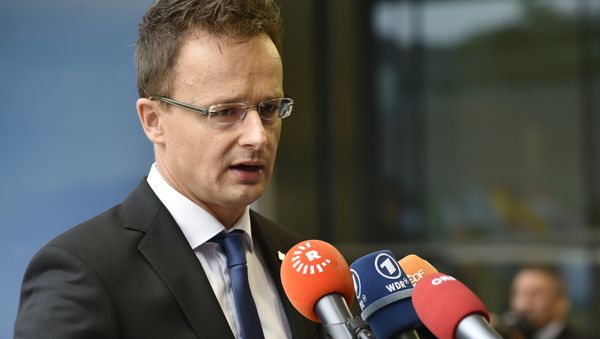 Hungary Foreign Affairs Peter Szijjarto answers journalits' questions on the second day of the EU Foreign Affairs Council meeting in Luxembourg on September 5, 2015 - Sputnik International