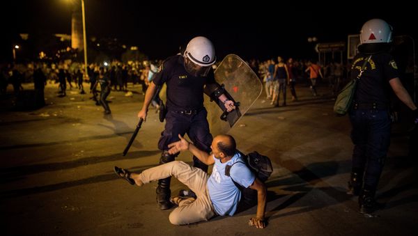 A migrant is confronted by a riot policeman during a protest in which hundreds of migrants and refugees demanded the authorities to let them go to Athens and continue their trip towards Northern Europe, at the port of Mytilene, on the northeastern Greek island of Lesbos, on Saturday, Sept. 5, 2015 - Sputnik International