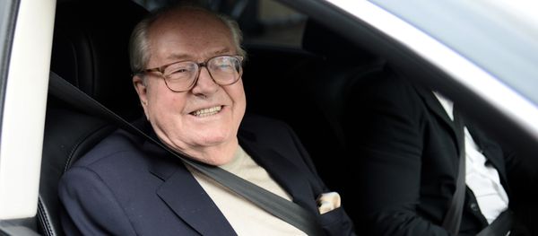 France's far-right party Front National (FN) honorary president Jean-Marie Le Pen smiles as he leaves the party's headquarters in Nanterre, near Paris France's far-right party Front National (FN) honorary president Jean-Marie Le Pen smiles as he leaves the party's headquarters in Nanterre, near Paris - Sputnik International