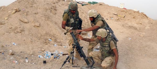 In this Thursday, Aug. 6, 2015 photo, Iraqi Army soldiers prepare to bomb Islamic State group positions at the front line in the eastern suburbs of Ramadi, Anbar province, Iraq - Sputnik International