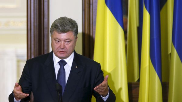 Ukrainian President Petro Poroshenko speaks during a news conference after a meeting with International Monetary Fund (IMF) Managing Director Christine Lagarde (not pictured) in Kiev, Ukraine, September 6, 2015 - Sputnik International