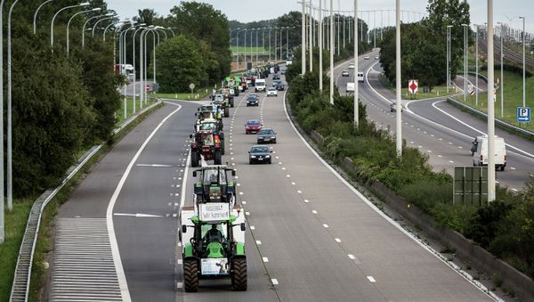 Farmers drive their tractors in a line down a main motorway outside of Brussels, Belgium on Sunday, Sept. 6, 2015. Farmers are expected to demonstrate in Brussels on Monday, Sept. 7, 2015 Farmers drive their tractors in a line down a main motorway outside of Brussels, Belgium on Sunday, Sept. 6, 2015. Farmers are expected to demonstrate in Brussels on Monday, Sept. 7, 2015 - Sputnik International