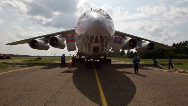 EMERCOM's Ilyushin 76 plane takes aboard water to battle wildfires EMERCOM's Ilyushin 76 plane takes aboard water to battle wildfires - Sputnik International