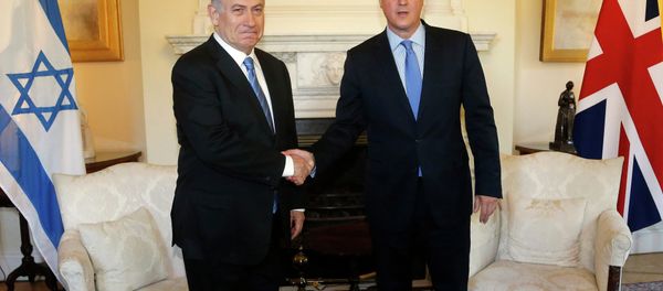 British Prime Minister David Cameron, right, and his Israeli Benjamin Netanyahu pose as they shake hands during their bilateral talks at Downing Street in London, Thursday, Sept. 10, 2015. British Prime Minister David Cameron, right, and his Israeli Benjamin Netanyahu pose as they shake hands during their bilateral talks at Downing Street in London, Thursday, Sept. 10, 2015. - Sputnik International