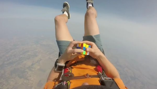 Rubix cube solved in free fall. - Sputnik International