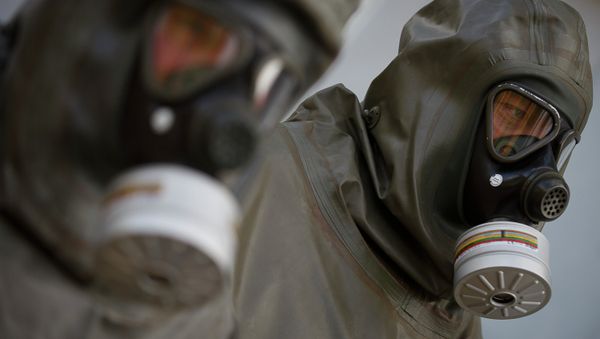 Employees in protective gear are seen during a demonstration in a chemical weapons disposal facility at GEKA (Gesellschaft zur Entsorgung von chemischen Kampfstoffen und Ruestungsaltlasten) in Munster, northern Germany, on October 30, 2013 - Sputnik International