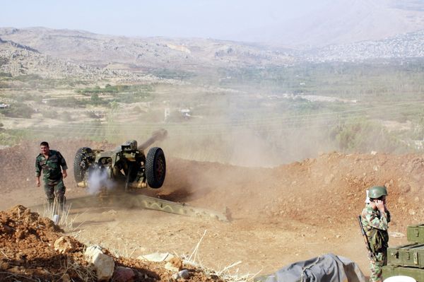 Syrian troops shoot at the Islamist forces' positions near Al-Zabadani in Syria - Sputnik International