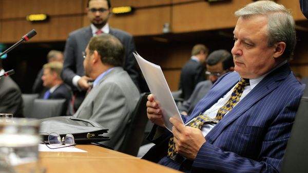 Russia's ambassador to the International Atomic Energy Agency (IAEA) Grigory Berdennikov reads documents as he attends the Board of Governors meeting at the UN atomic agency headquarters in Vienna on September 11, 2013 - Sputnik International