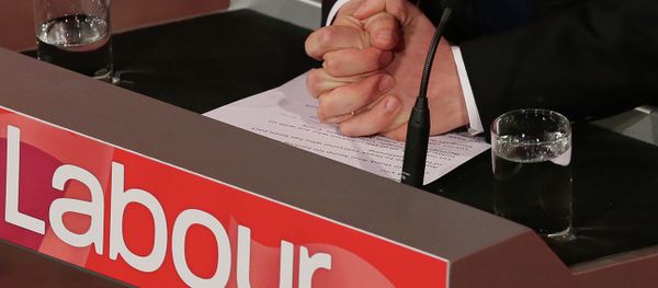 Britain's Labour party leader Ed Miliband holds his hands on his notes as he delivers a speech on international development at the Almeida Theatre, London, Sunday, April 26, 2015. Britain goes to the polls in a general election on May 7. Britain's Labour party leader Ed Miliband holds his hands on his notes as he delivers a speech on international development at the Almeida Theatre, London, Sunday, April 26, 2015. Britain goes to the polls in a general election on May 7. - Sputnik International