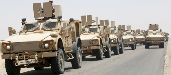 Military vehicles carrying Gulf Arab soldiers arrive at Yemen's northern province of Marib September 8, 2015 - Sputnik International