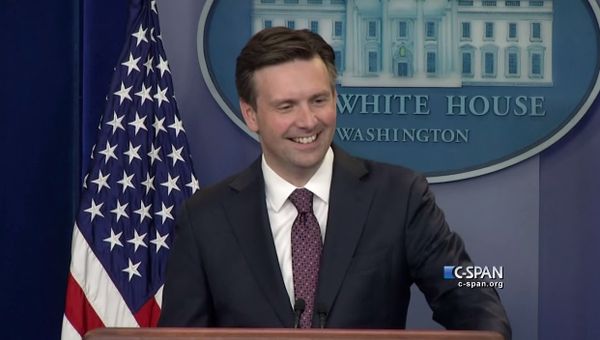 Siri answers a question at White House Press Briefing - Sputnik International