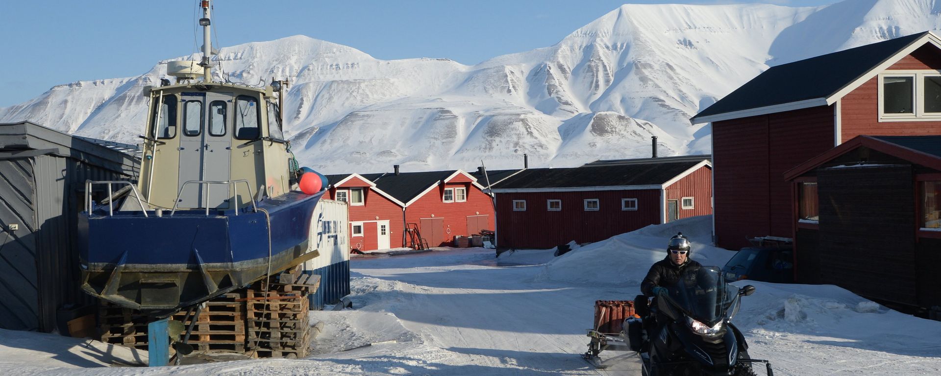 Longyearbyen, the capital of the Spitsbergen (Svalbard) Archipelago Longyearbyen, the capital of the Spitsbergen (Svalbard) Archipelago - Sputnik International, 1920, 12.11.2021
