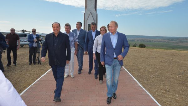 Russian President Vladimir Putin and former Italian Prime Minister Silvio Berlusconi at the monument to Sardinians killed in the Crimean War, September 11, 2015. - Sputnik International