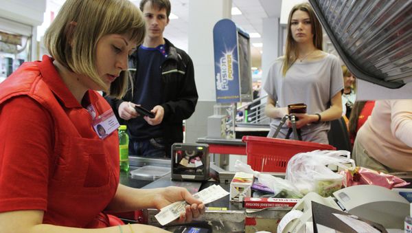 A checker in a store in Simferopol - Sputnik International