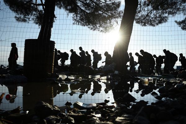 The sun rises as refugees and migrants walk to pass from the northern Greek village of Idomeni to southern Macedonia, Friday, Sept. 11, 2015. The sudden onset of autumn has taken tens of thousands by surprise all along the Balkans route from Greece to Hungary The sun rises as refugees and migrants walk to pass from the northern Greek village of Idomeni to southern Macedonia, Friday, Sept. 11, 2015. The sudden onset of autumn has taken tens of thousands by surprise all along the Balkans route from Greece to Hungary - Sputnik International