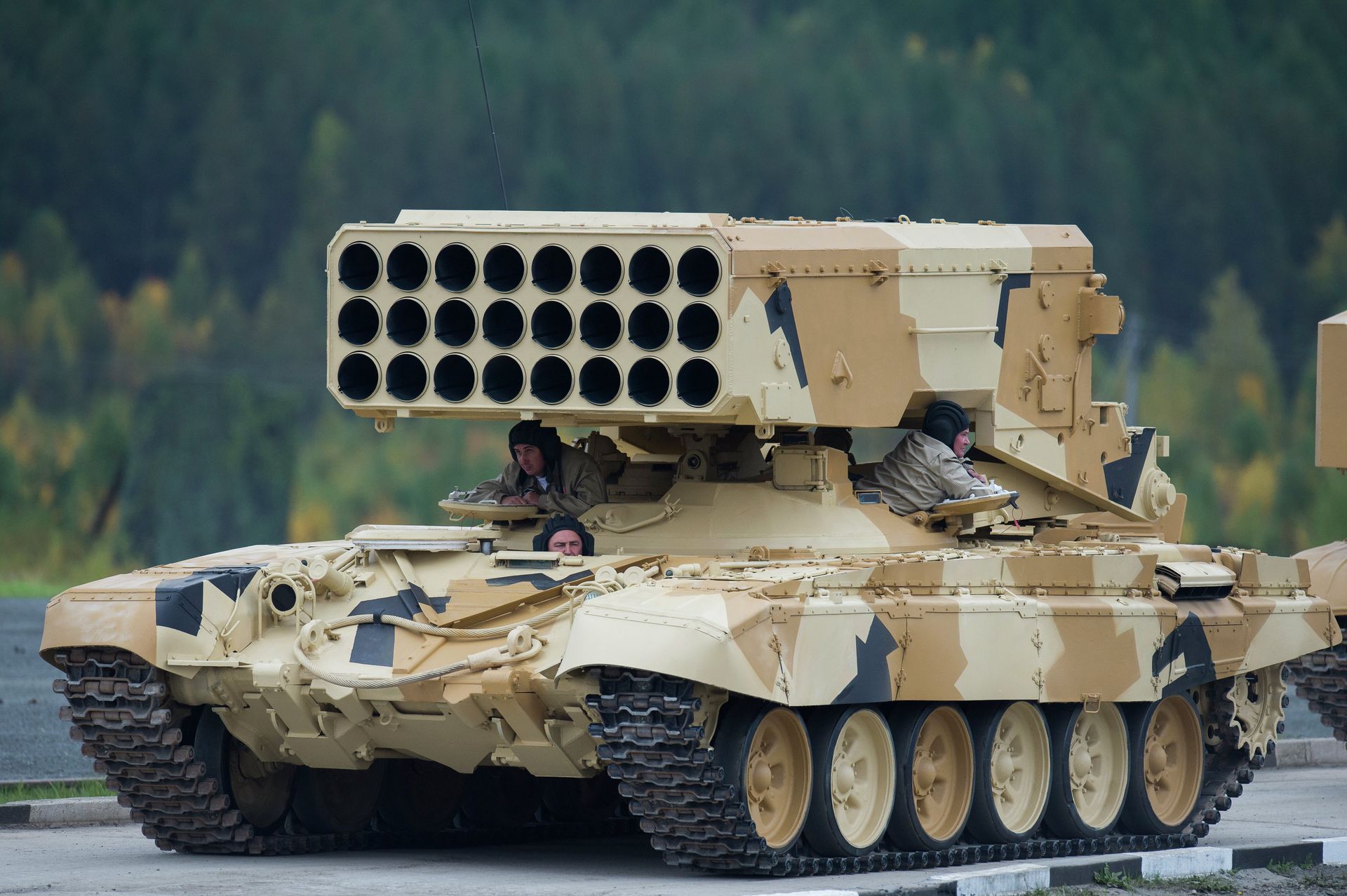 Heavy flamethrower system TOS-1A Solntsepyok during demonstration firing conducted at the 10th Russia Arms Expo international exhibition's opening - Sputnik International, 1920, 18.10.2023