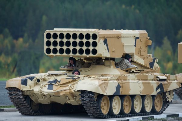 Heavy flamethrower system TOS-1A Solntsepyok during demonstration firing conducted at the 10th Russia Arms Expo international exhibition's opening - Sputnik International