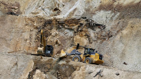 Environmental Protection Agency contractors repair damage at the site of the Gold King mine spill of toxic wastewater, outside Silverton, Colo., Wednesday, Aug. 12, 2015 Environmental Protection Agency contractors repair damage at the site of the Gold King mine spill of toxic wastewater, outside Silverton, Colo., Wednesday, Aug. 12, 2015 - Sputnik International