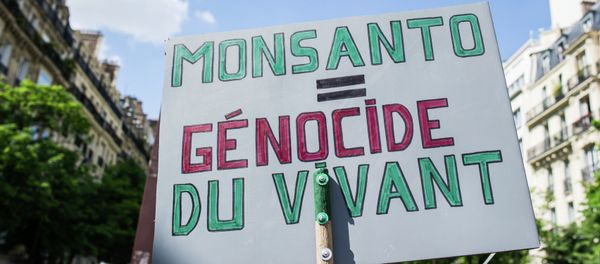 A banner is photographed, during a World March Against Monsanto, in Paris, France, in Paris, Saturday, May 23 2015 - Sputnik International