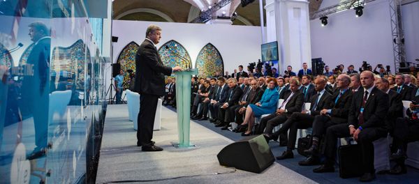 Ukraine's President Petro Poroshenko, left, speaks at the 12th Yalta European Strategy Annual Meeting in Kiev, Friday, September 11. Ukraine's President Petro Poroshenko, left, speaks at the 12th Yalta European Strategy Annual Meeting in Kiev, Friday, September 11. - Sputnik International